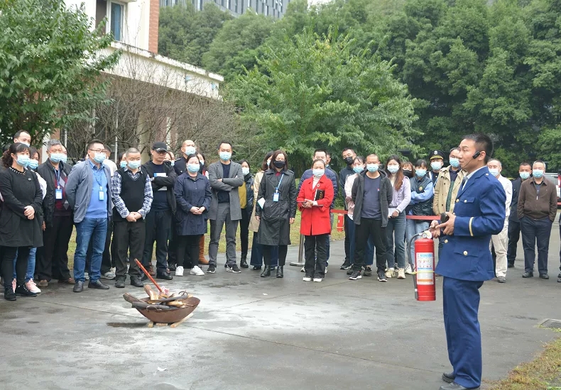 消防安全日丨我校开展以＂共护平安校园 珍爱生命 预防第一＂为主题的消防安全知识培训与应急演练