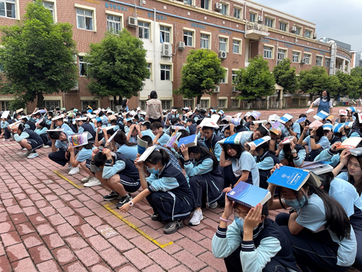 居安思危抓演练 未雨绸缪保平安丨我校开展防震减灾应急疏散演练活动